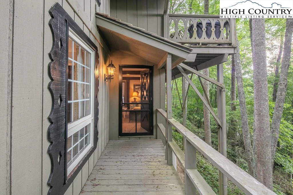 Image number 16 for the current listing