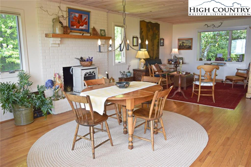 Image number 21 for the current listing