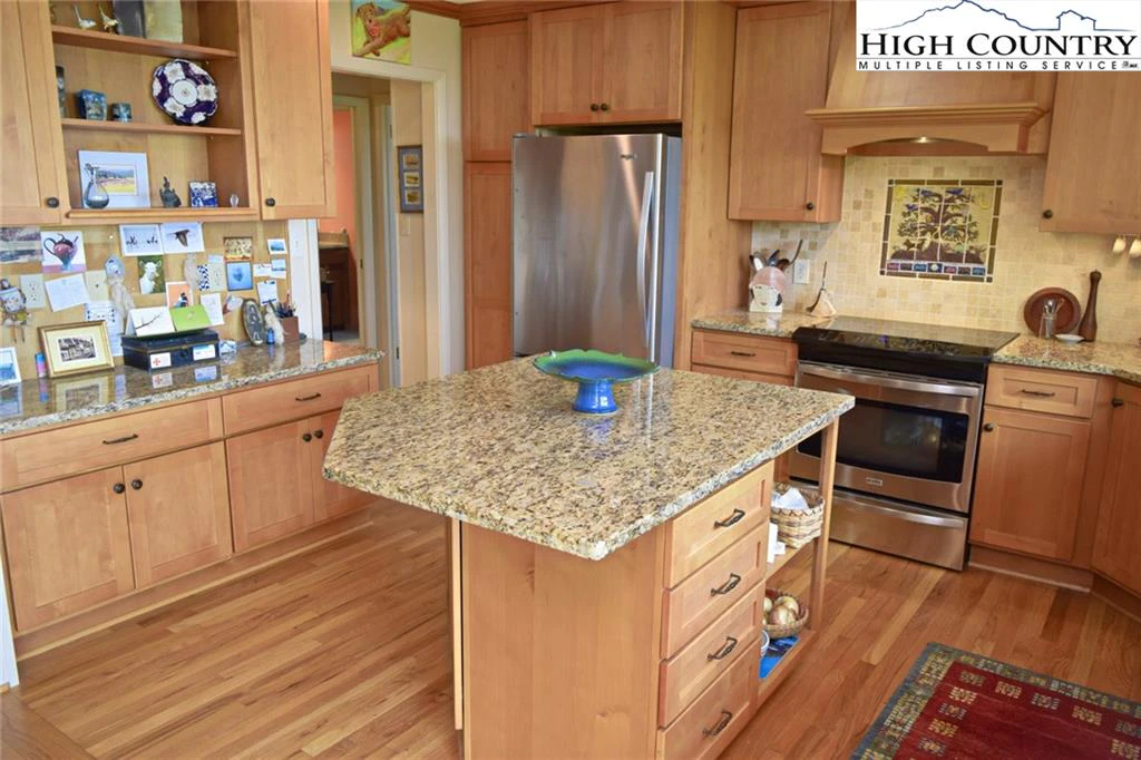 Image number 20 for the current listing