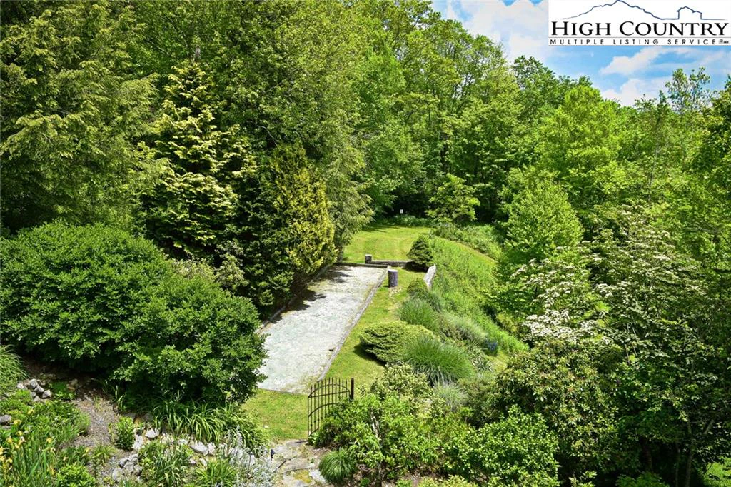 Image number 2 for the current listing