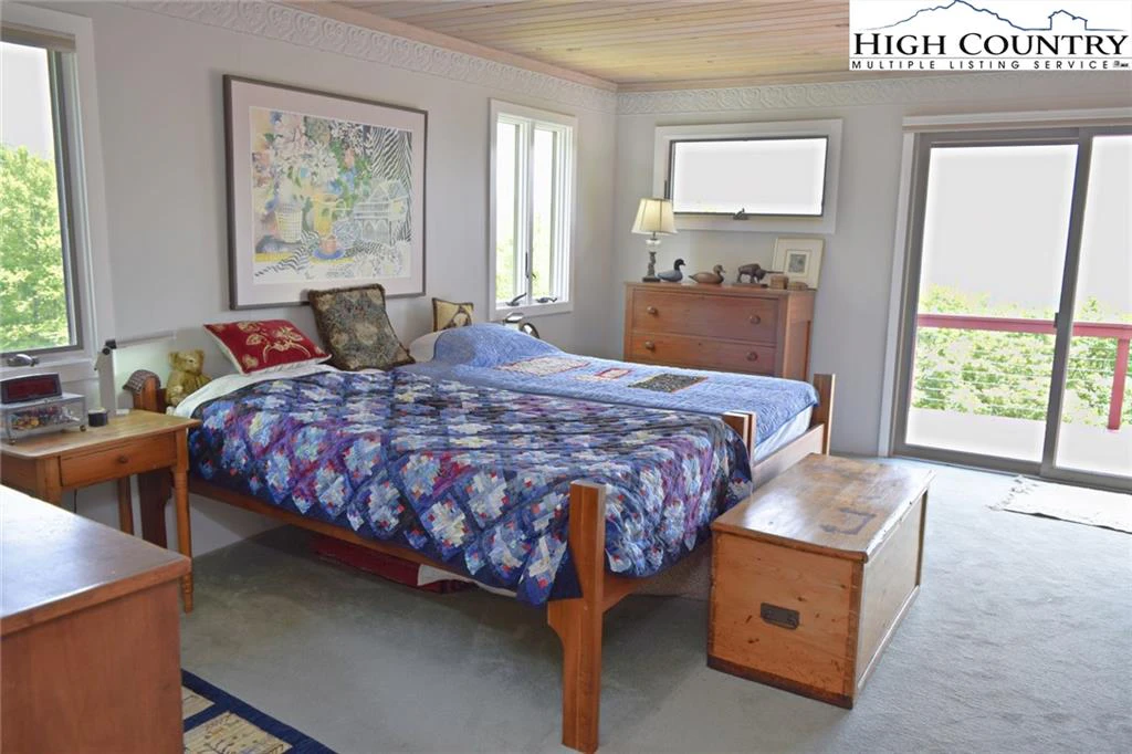 Image number 14 for the current listing