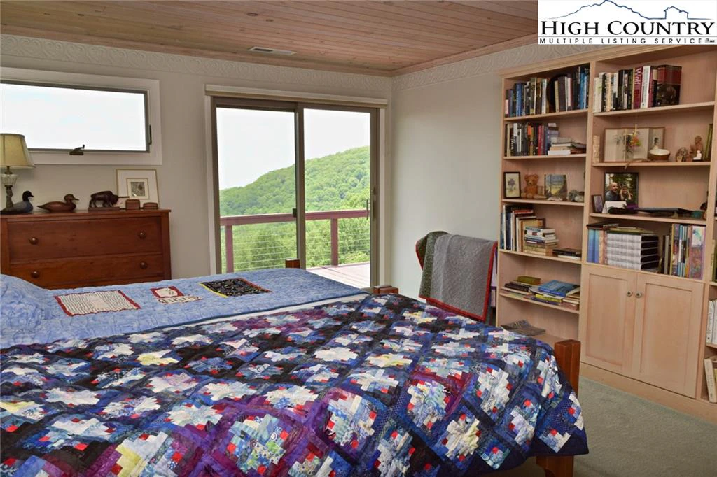 Image number 13 for the current listing