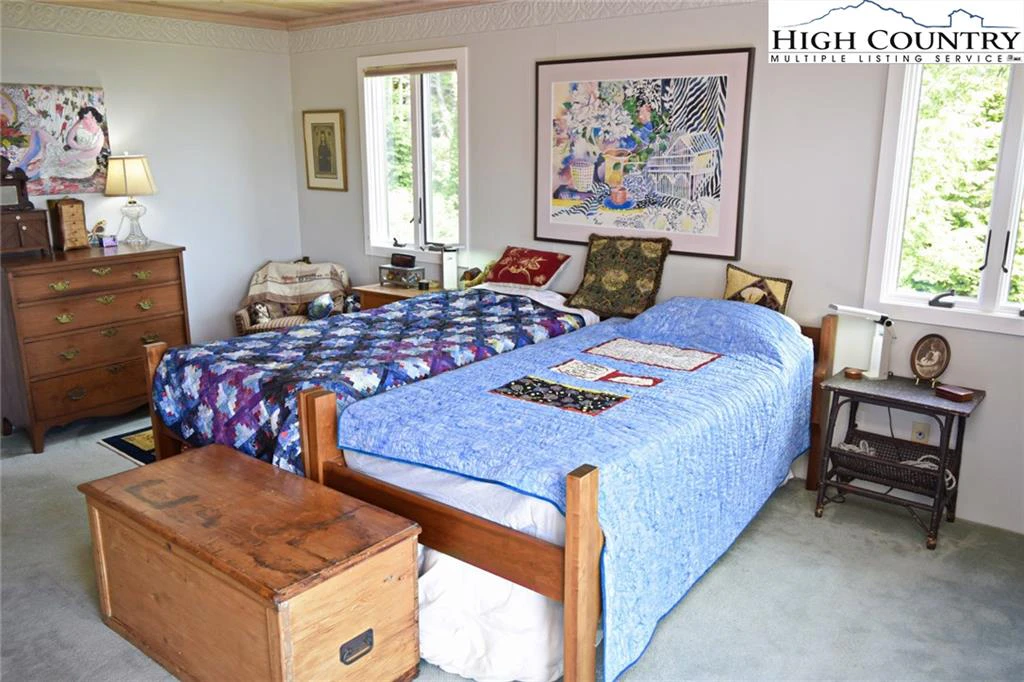 Image number 12 for the current listing