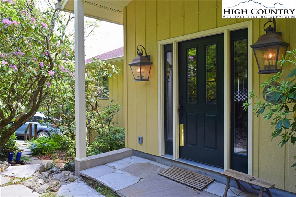 Image number 9 for the current listing