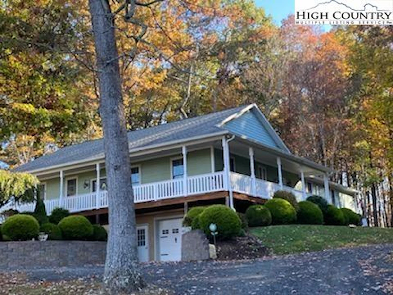 Image number 11 for the current listing