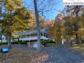 Image number 9 for the current listing