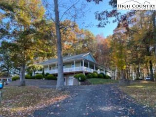 Image number 10 for the current listing