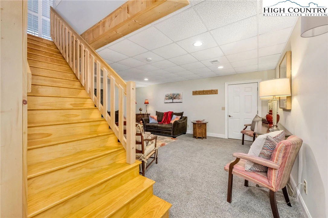 Image number 10 for the current listing