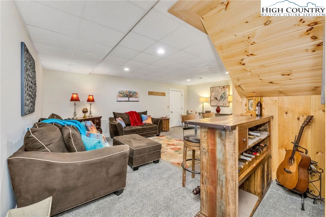 Image number 11 for the current listing