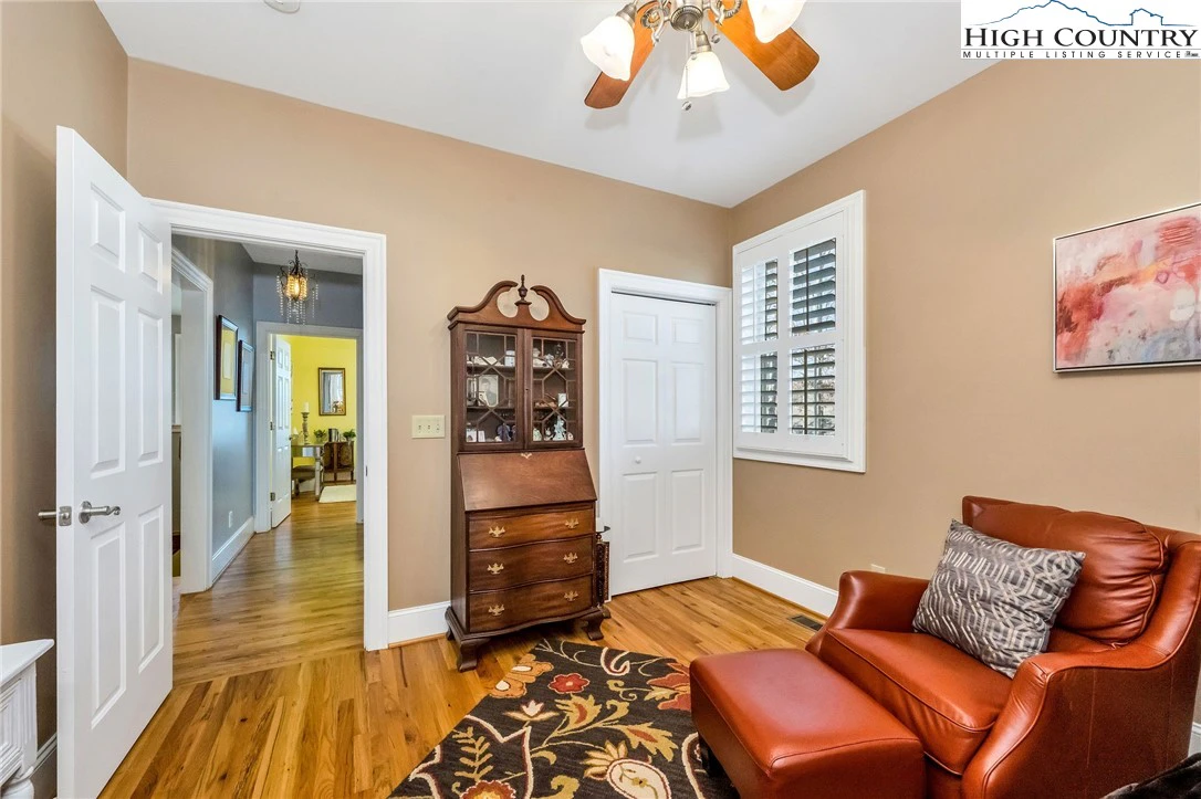 Image number 7 for the current listing