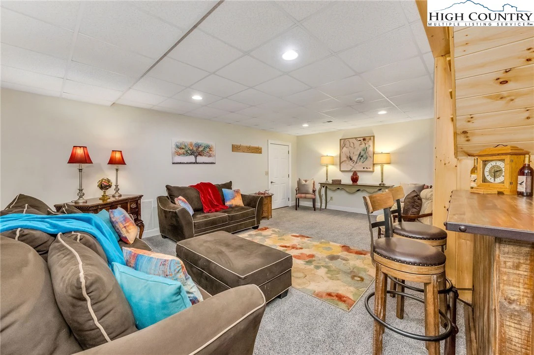 Image number 14 for the current listing