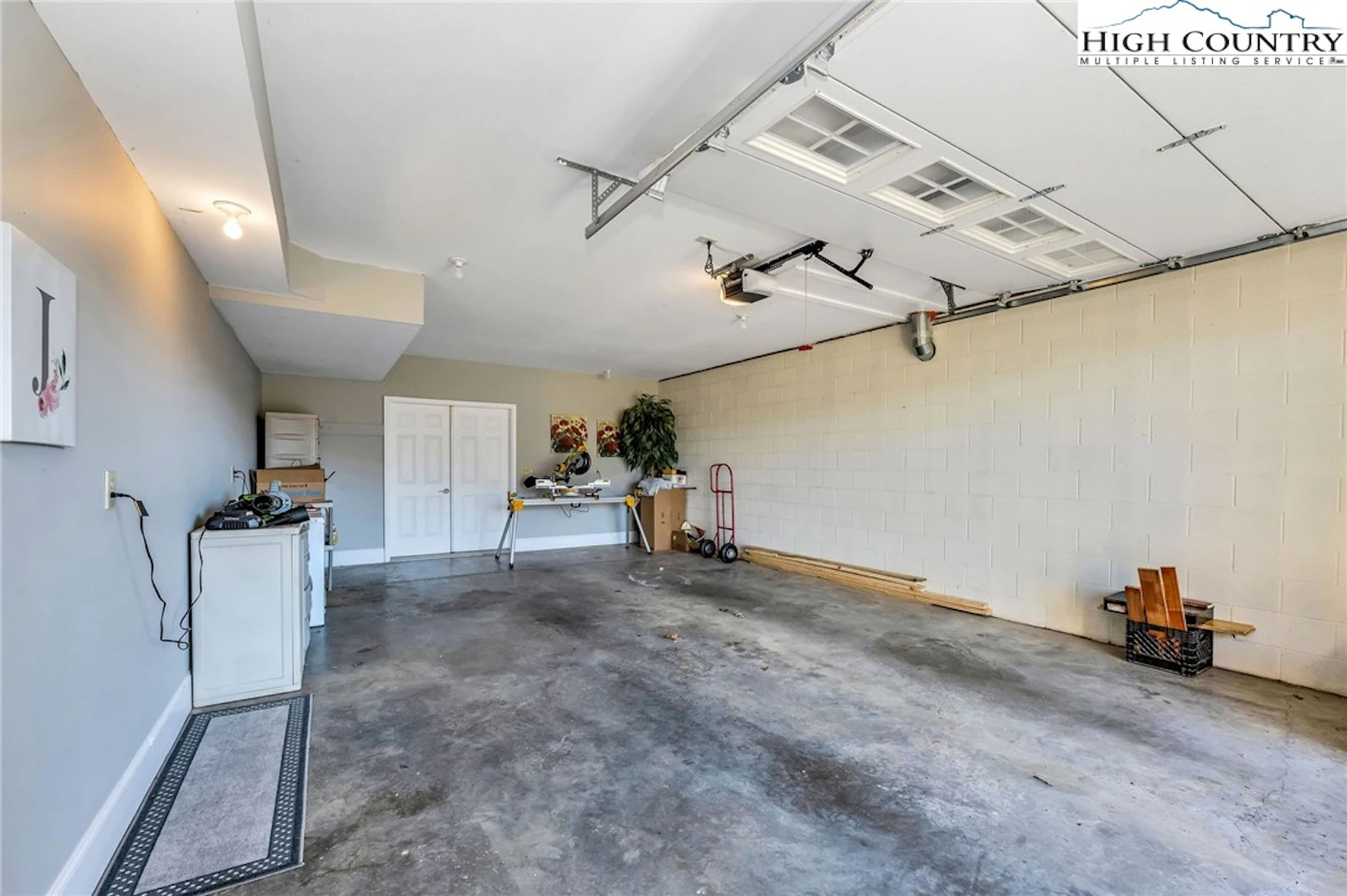 Image number 19 for the current listing