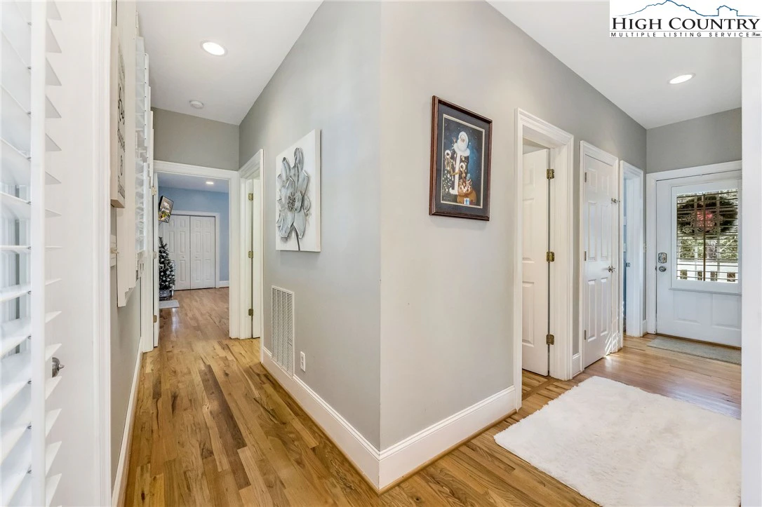 Image number 6 for the current listing