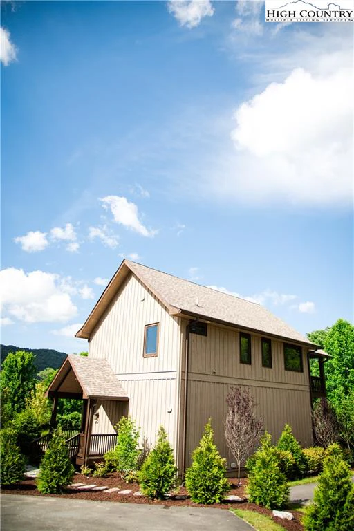 Image number 13 for the current listing