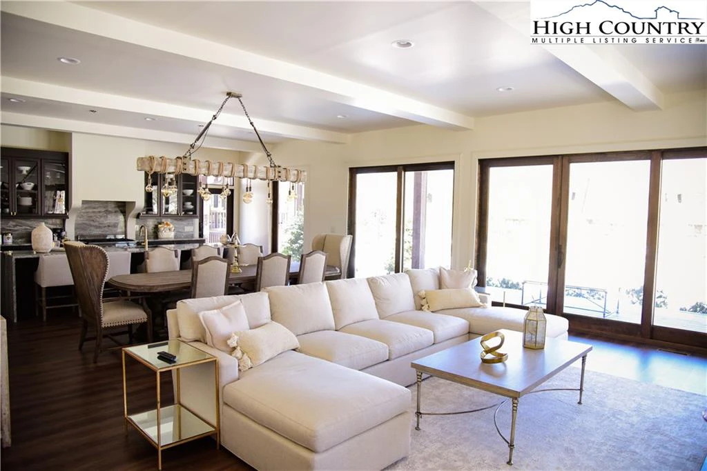 Image number 9 for the current listing
