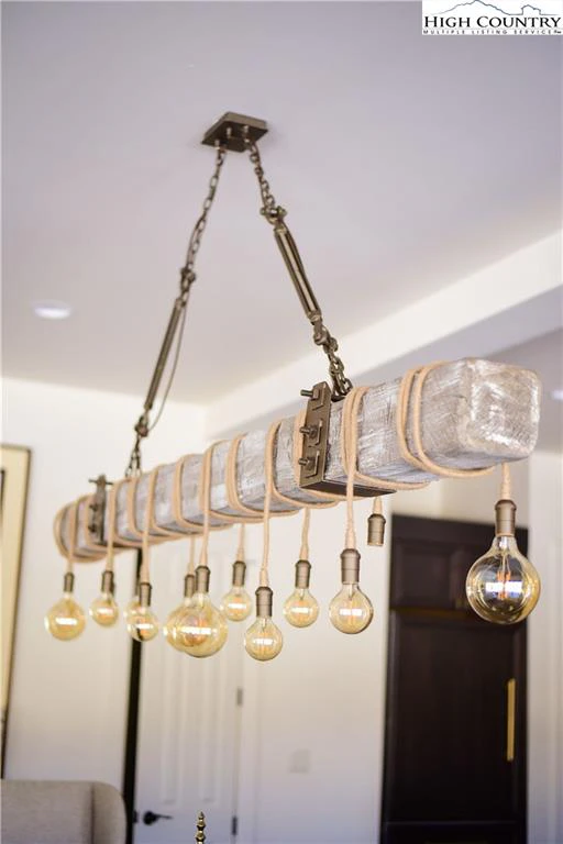 Image number 3 for the current listing