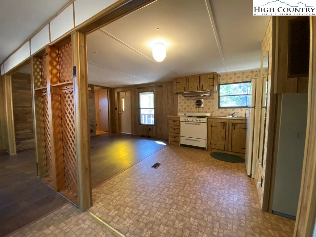 Image number 14 for the current listing