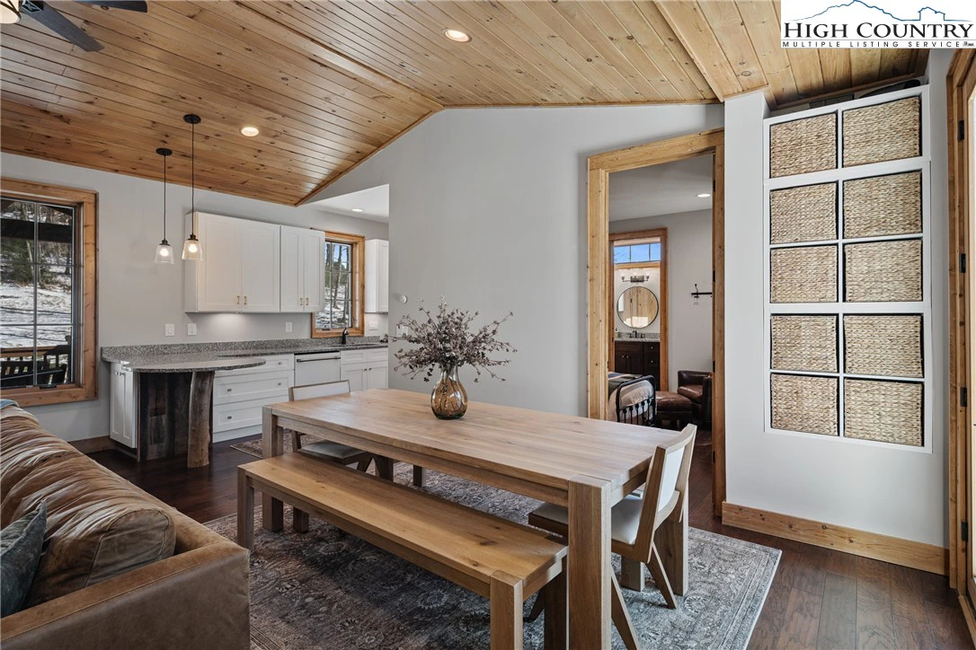 Image number 18 for the current listing