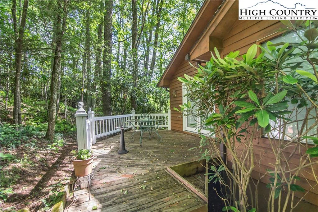 Image number 9 for the current listing