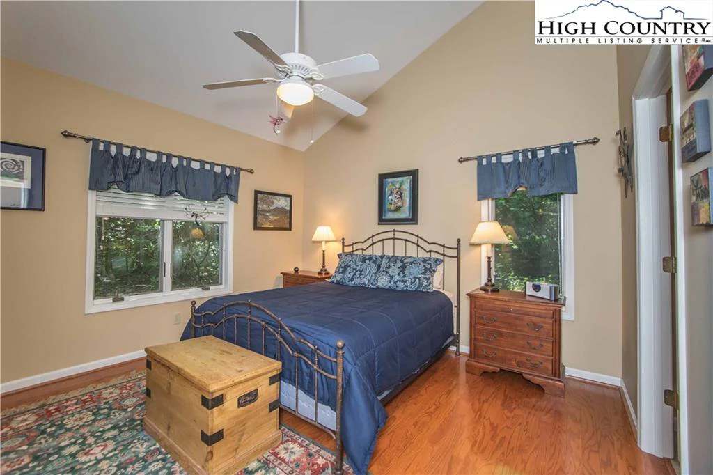 Image number 7 for the current listing