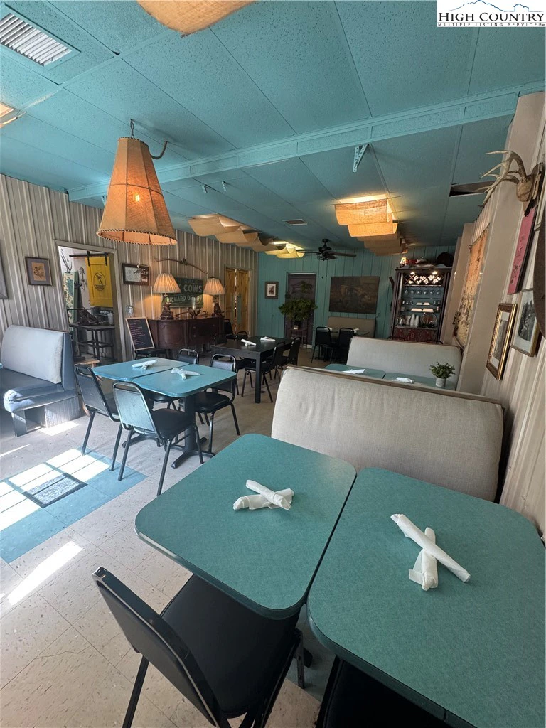 Image number 1 for the current listing