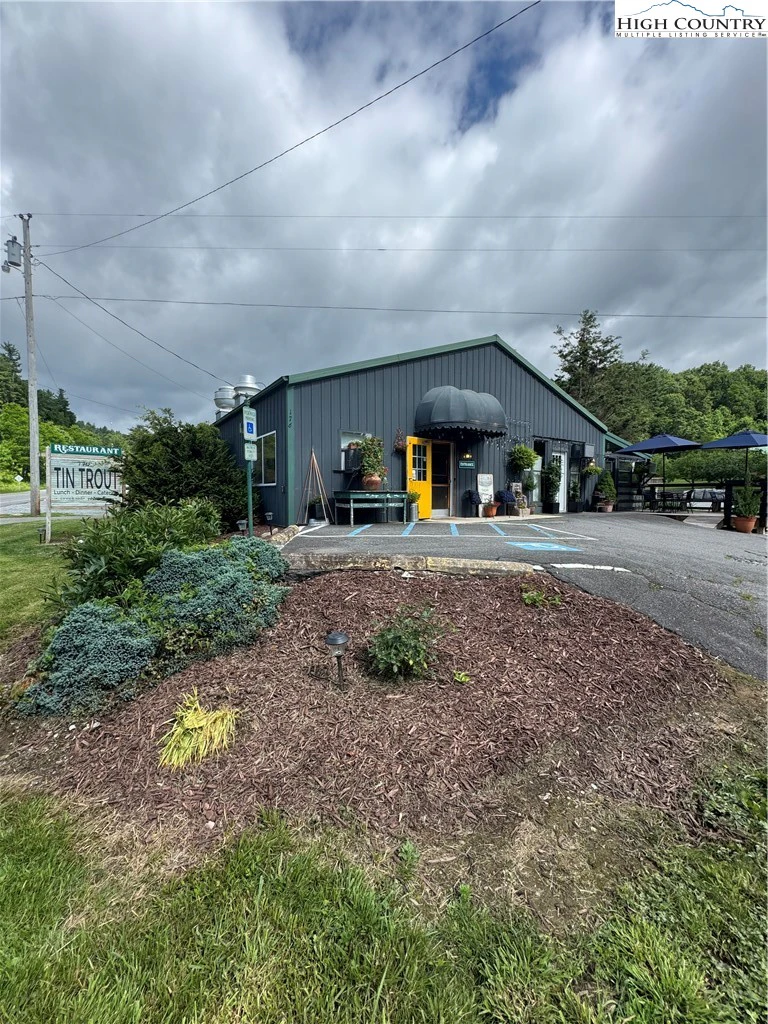 Image number 9 for the current listing