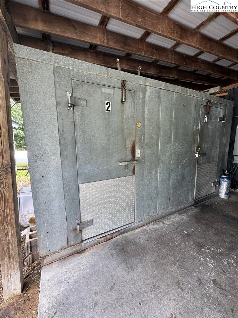 Image number 7 for the current listing
