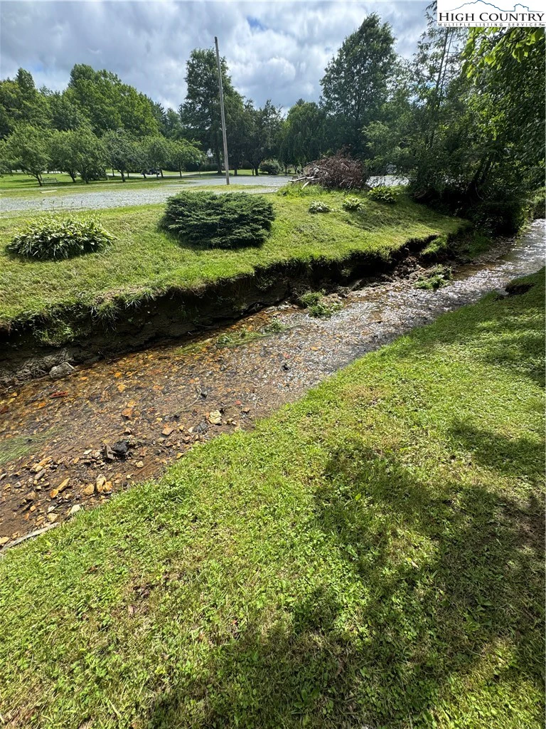 Image number 14 for the current listing