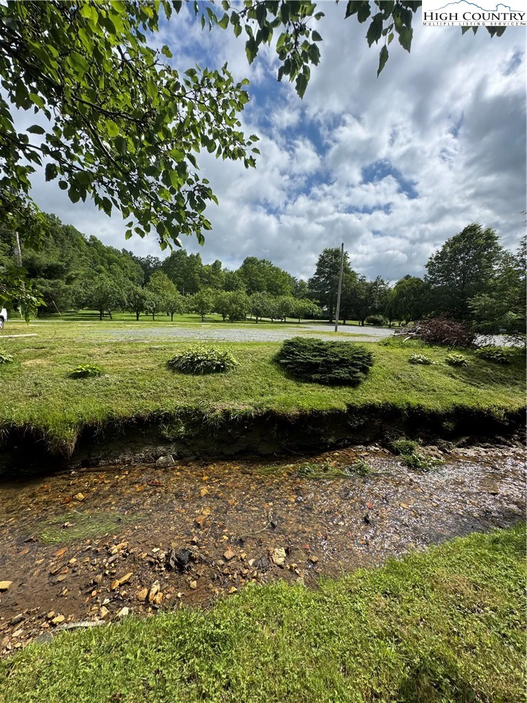 Image number 16 for the current listing