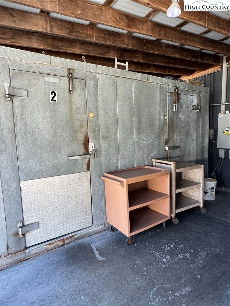 Image number 8 for the current listing