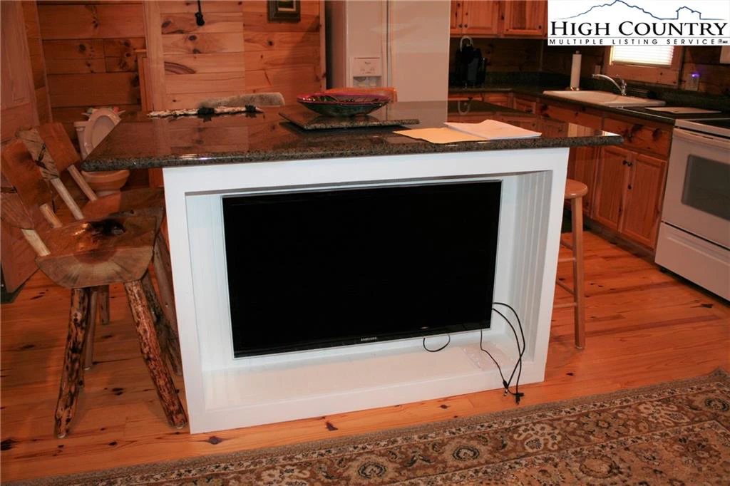 Image number 3 for the current listing