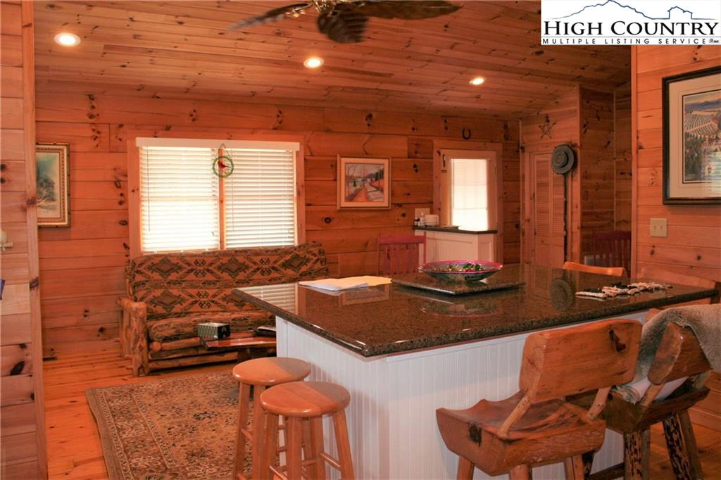 Image number 4 for the current listing