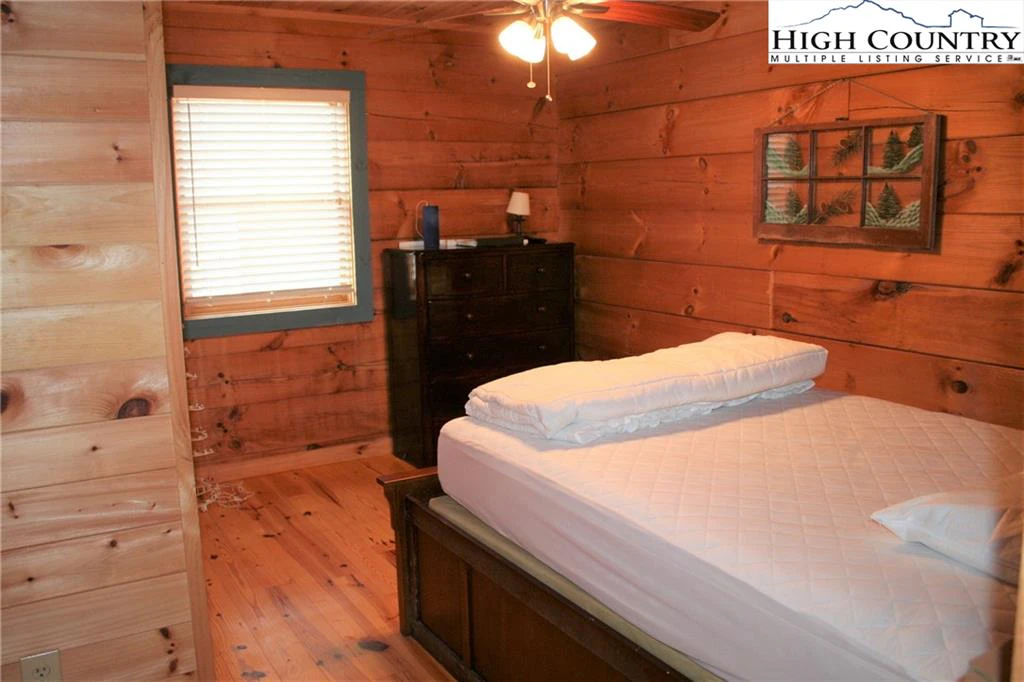 Image number 9 for the current listing