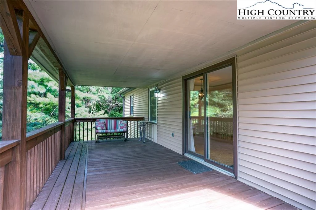 Image number 19 for the current listing