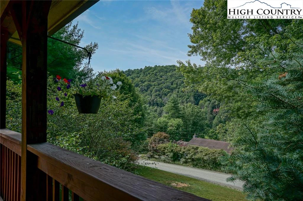 Image number 18 for the current listing