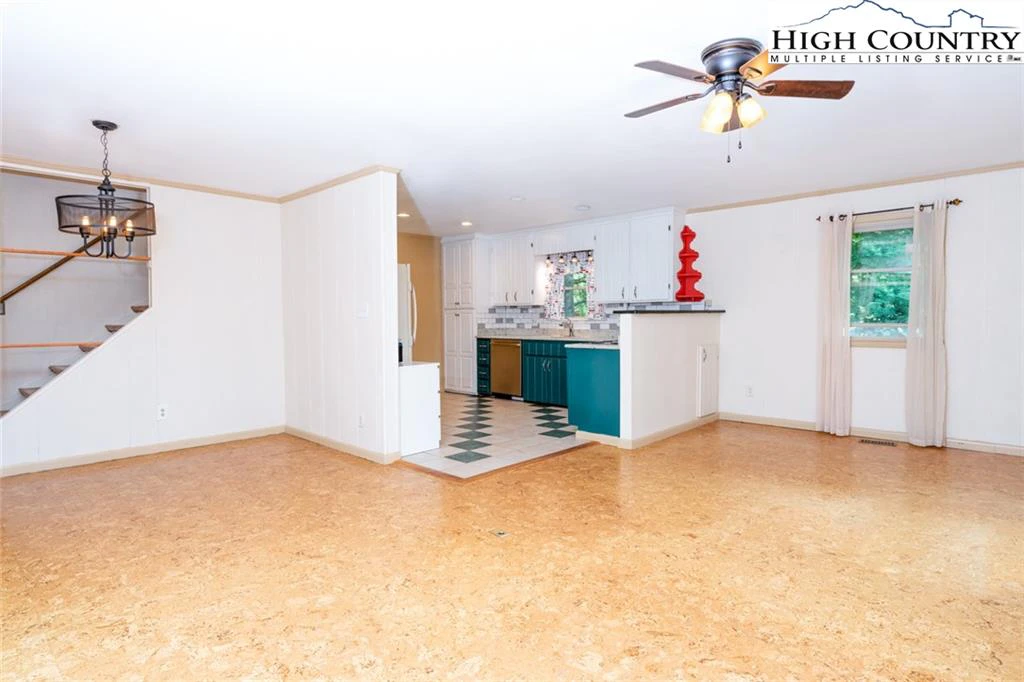 Image number 16 for the current listing