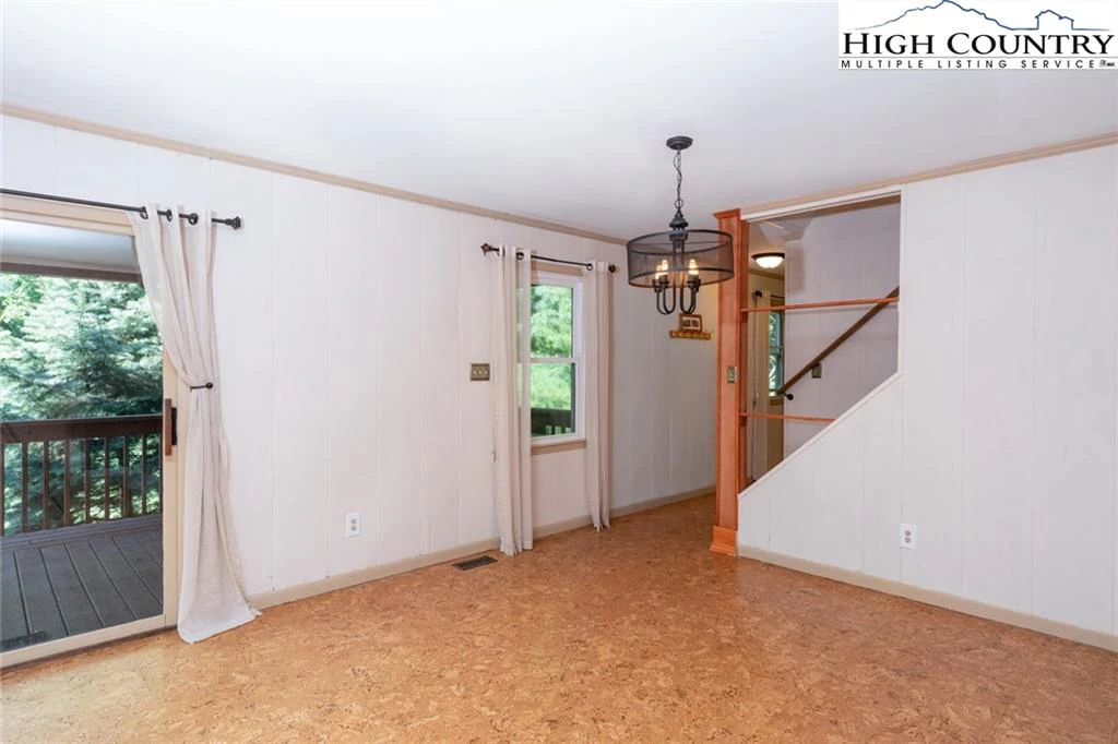 Image number 15 for the current listing
