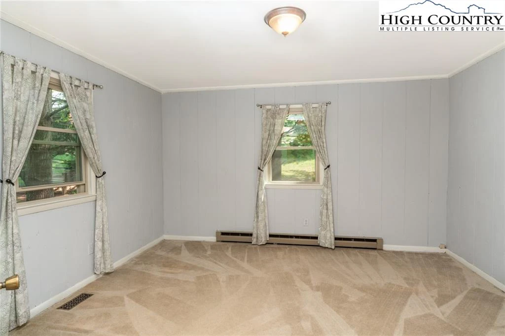 Image number 14 for the current listing