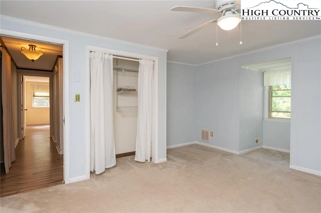 Image number 9 for the current listing