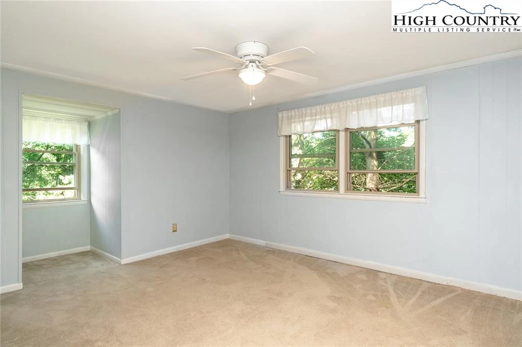 Image number 8 for the current listing