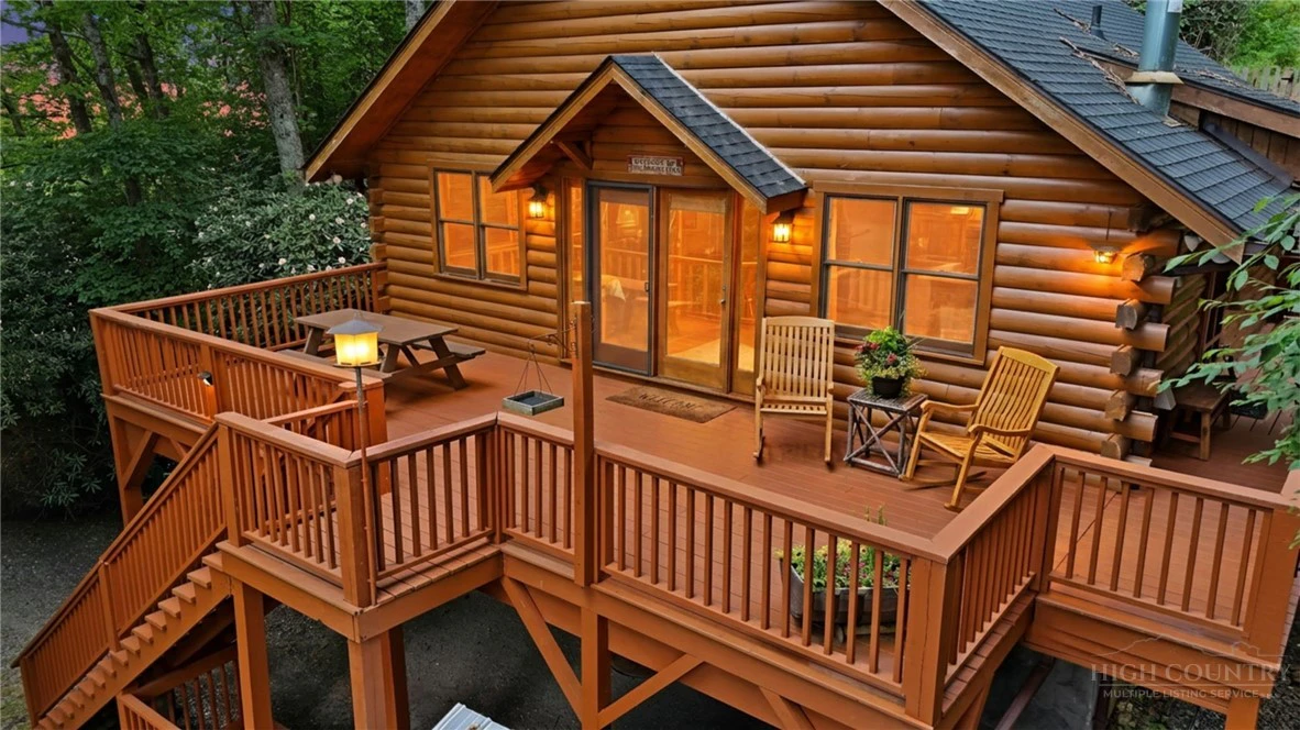Image number 1 for the current listing