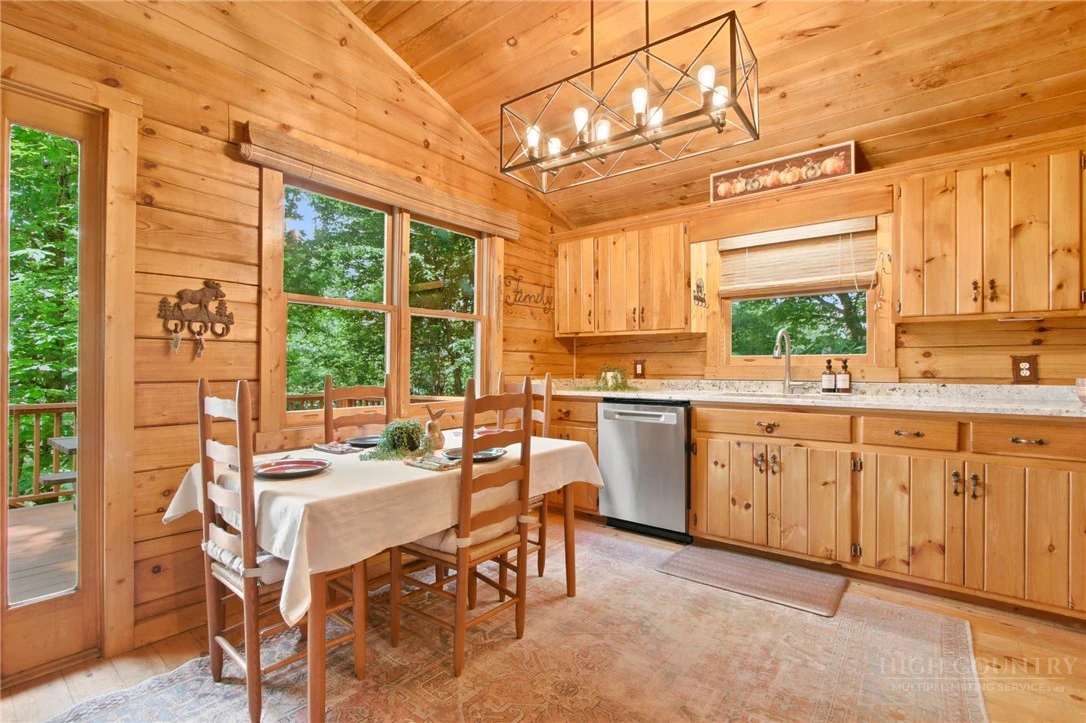 Image number 9 for the current listing