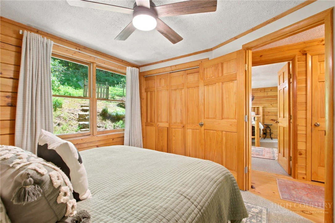 Image number 13 for the current listing