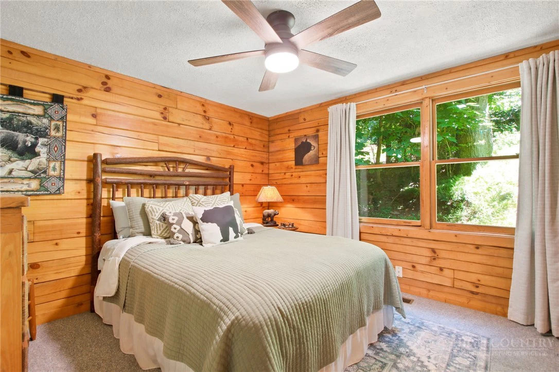 Image number 14 for the current listing