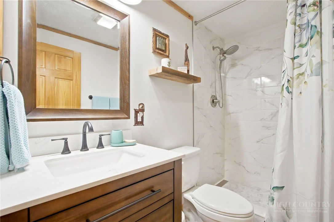 Image number 15 for the current listing