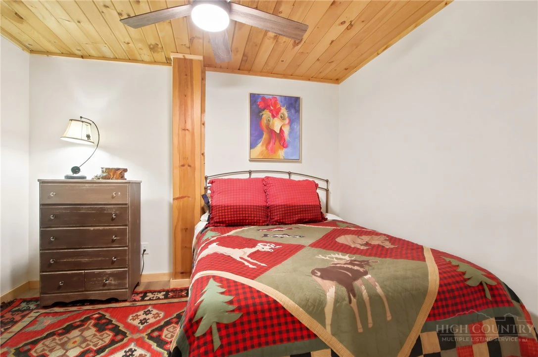 Image number 18 for the current listing