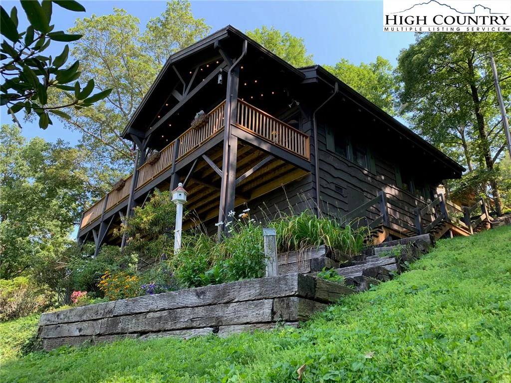 Image number 1 for the current listing