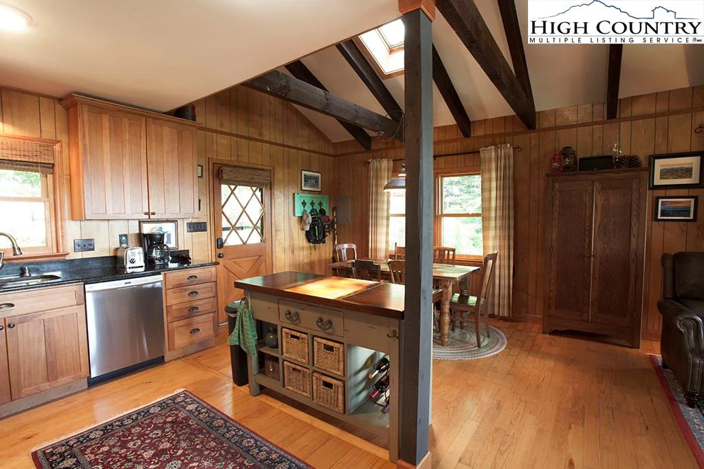 Image number 3 for the current listing