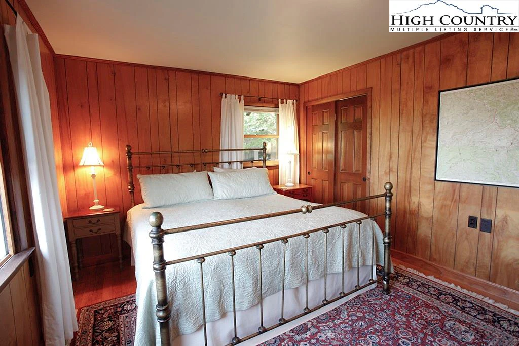Image number 4 for the current listing