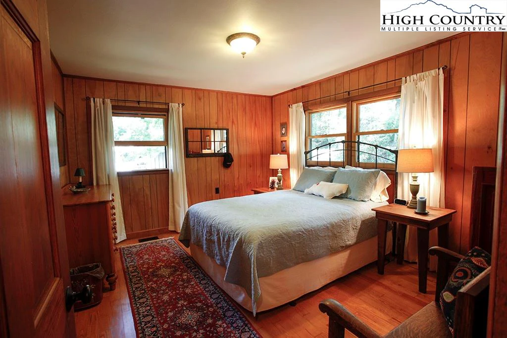 Image number 6 for the current listing